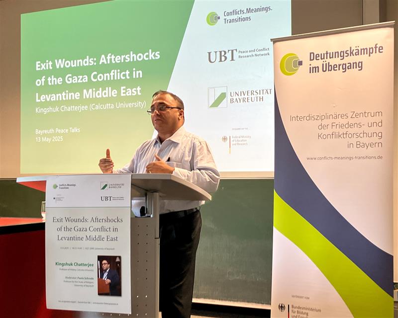 Professor Kingshuk Chatterjee during his lecture.